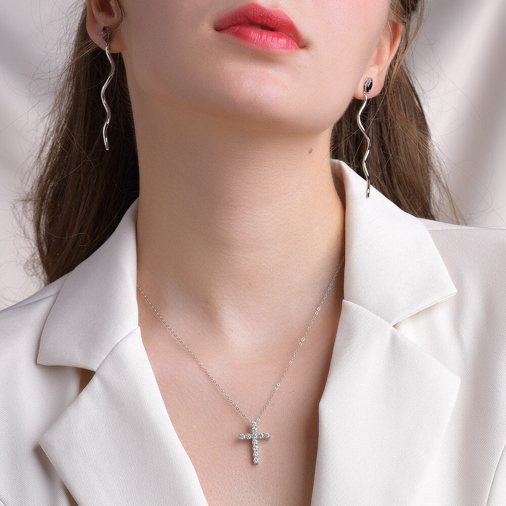 Moissanite Cross Necklace - GOGO FLEEK